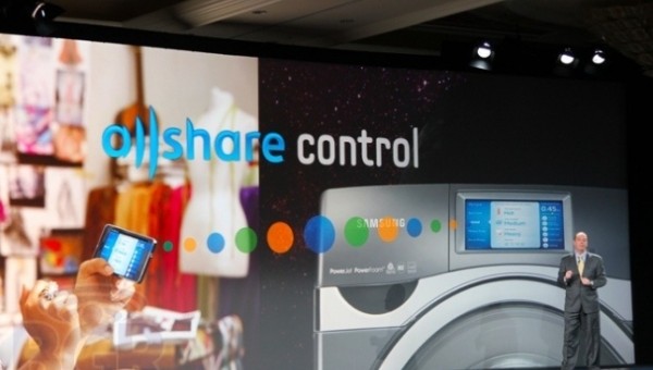 How the Smartphone is Changing the Way We Share How the Smartphone is Changing the Way We Share