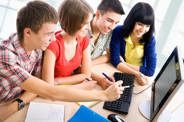 Technology To Students: The Unmistakable Advantages and Disadvantages